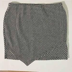 Black and white shirt skirt size LG